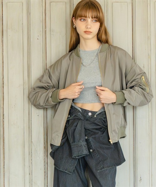 Maison INNESS(メゾンアイネス)の「エフォートレスMA-1ボンバージャケット(はっ水)(MA-1・レディース・ライトカーキ/スモークピンク/ブラック/ブラウン・S~M/L~LL/3L~4L/5L~6L)」の3枚目の写真