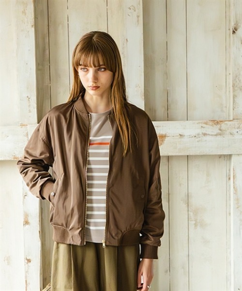 Maison INNESS(メゾンアイネス)の「エフォートレスMA-1ボンバージャケット(はっ水)(MA-1・レディース・ライトカーキ/スモークピンク/ブラック/ブラウン・S~M/L~LL/3L~4L/5L~6L)」の8枚目の写真