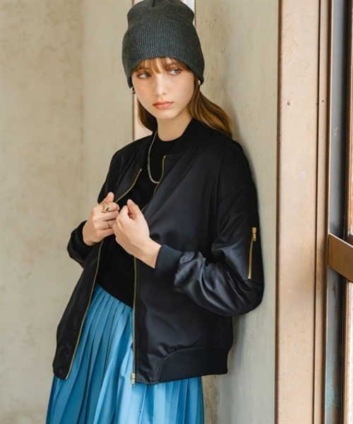 Maison INNESS(メゾンアイネス)の「エフォートレスMA-1ボンバージャケット(はっ水)(MA-1・レディース・ライトカーキ/スモークピンク/ブラック/ブラウン・S~M/L~LL/3L~4L/5L~6L)」の10枚目の写真