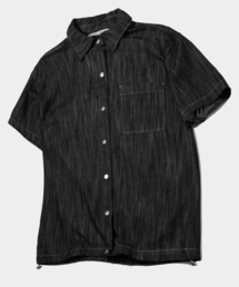 PLACESTUDIOMAN（プレイススタジオメンズ）の「アンダーストリングワンポケットボタンウォッシング生地デニムワークオーバーサイズ半袖シャツ[黒青]（シャツ/ブラウス）」