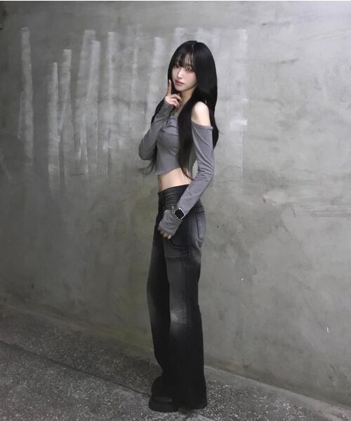 SYNERJYN（シナジン）の「CARGO PAINTING DENIM PANTS BLACK（デニムパンツ・レディース・その他・SMALL/LARGE/MEDIUM）」の4枚目の写真