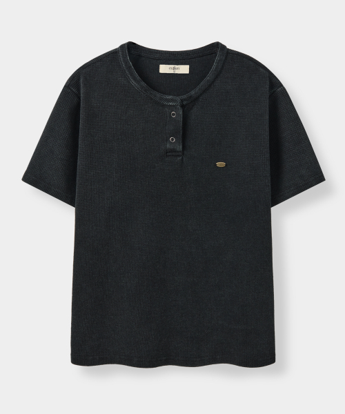 EUGGEN(ユジェン)の「ワッフルヘンリーネックショートスリーブTシャツ_ピグメントチャコール(Tシャツ/カットソー・レディース・その他・SMALL/MEDIUM)」の2枚目の写真