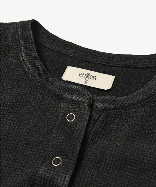 EUGGEN(ユジェン)の「ワッフルヘンリーネックショートスリーブTシャツ_ピグメントチャコール(Tシャツ/カットソー・レディース・その他・SMALL/MEDIUM)」の4枚目の写真