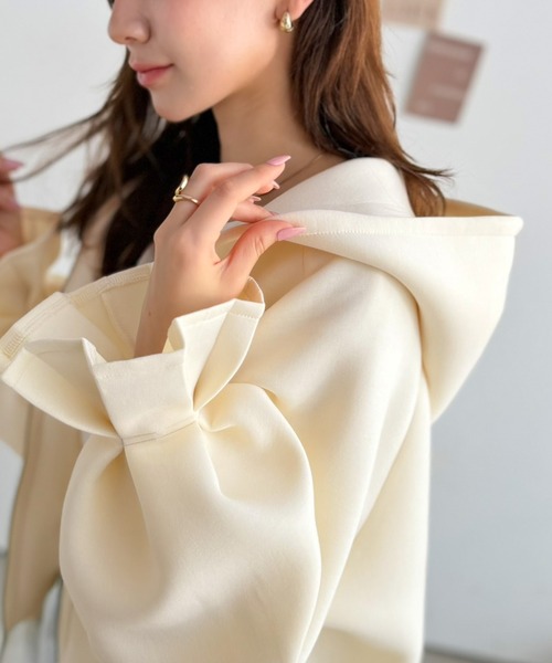 classicalelf(クラシカルエルフ)の「ふんわり、ゆったり、袖にキュン♪ダブルジップキャンディスリーブマシュマロダンボールパーカー(パーカー・レディース・ベージュ/モカ/ブラック/ホワイト系・LARGE/X-LARGE/SMALL/MEDIUM)」の2枚目の写真