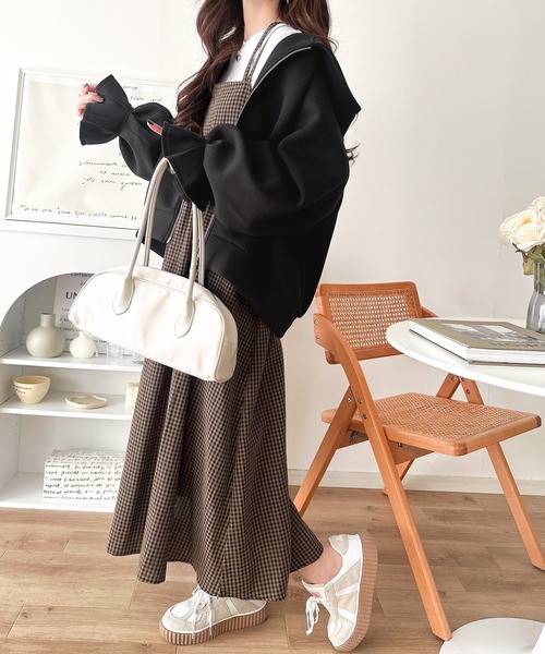 classicalelf（クラシカルエルフ）の「ふんわり、ゆったり、袖にキュン♪ダブルジップキャンディスリーブマシュマロダンボールパーカー（パーカー・レディース・ベージュ/モカ/ブラック・LARGE/X-LARGE/SMALL/MEDIUM）」の12枚目の写真