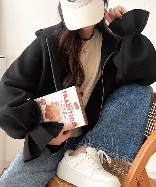 classicalelf（クラシカルエルフ）の「ふんわり、ゆったり、袖にキュン♪ダブルジップキャンディスリーブマシュマロダンボールパーカー（パーカー・レディース・ベージュ/モカ/ブラック・LARGE/X-LARGE/SMALL/MEDIUM）」の8枚目の写真