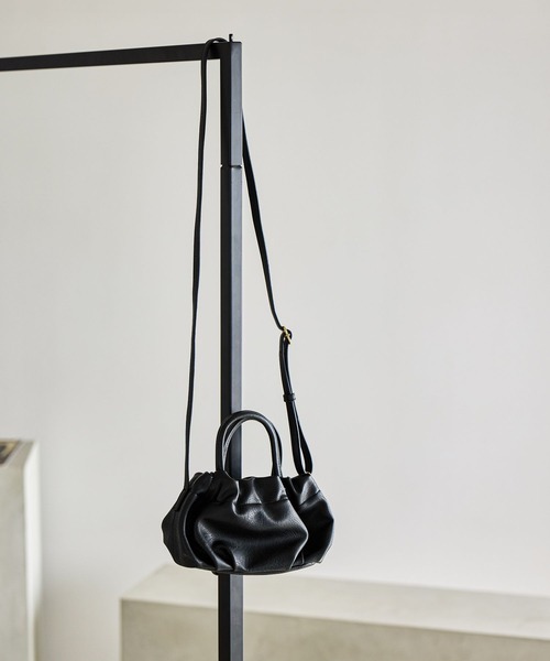 studio CLIP(スタディオクリップ)の「ギャザーハンドルミニショルダーバッグ(ショルダーバッグ・レディース・アイボリー/ブラック/ブラウン/オレンジ・FREE)」の5枚目の写真