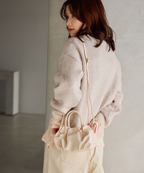 studio CLIP(スタディオクリップ)の「ギャザーハンドルミニショルダーバッグ(ショルダーバッグ・レディース・アイボリー/ブラック/ブラウン/オレンジ・FREE)」の6枚目の写真