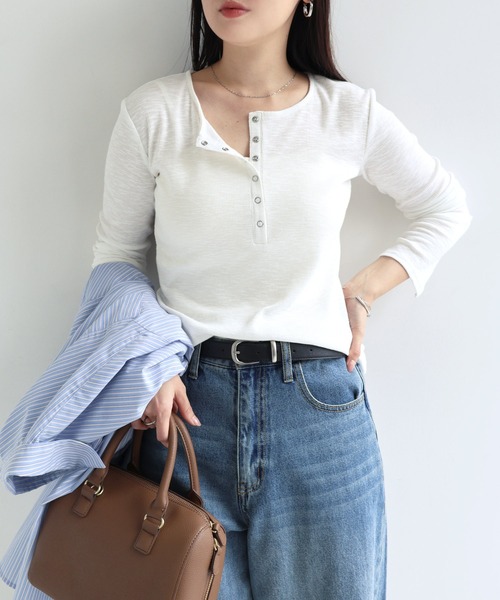 andme(アンドミー)の「ヘンリーネックスラブリブ長袖シアートップス(Tシャツ/カットソー・レディース・ブラウン/ブラック/オフホワイト・M)」の6枚目の写真
