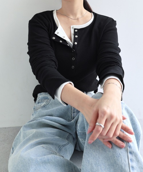 andme(アンドミー)の「ヘンリーネックスラブリブ長袖シアートップス(Tシャツ/カットソー・レディース・ブラウン/ブラック/オフホワイト・M)」の20枚目の写真