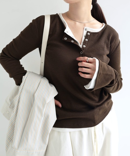 andme(アンドミー)の「ヘンリーネックスラブリブ長袖シアートップス(Tシャツ/カットソー・レディース・ブラウン/ブラック/オフホワイト・M)」の15枚目の写真