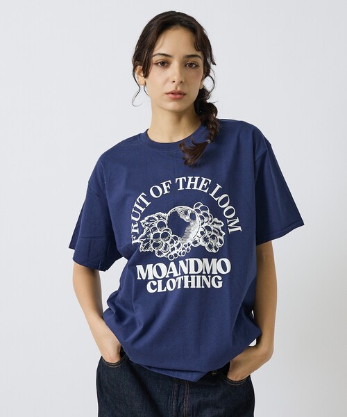 FRUIT OF THE LOOM（フルーツオブザルーム）の「【MOANDMO CLOHING × FRUIT OF THE LOOM】限定コラボレーションTシャツ/ユニセックス（Tシャツ/カットソー・メンズ・ネイビー/ホワイト/ブラック・M/L/XL）」の3枚目の写真