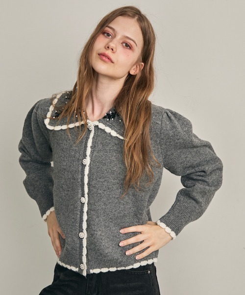 Clum(クルム)の「ビジューカラーアクセントカーディガン(カーディガン/ボレロ・レディース・チャコールグレー/アイボリー・FREE)」の2枚目の写真
