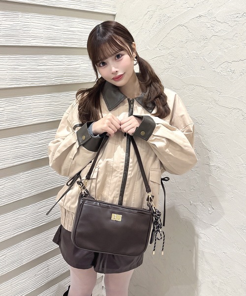 one way(ワンウェイ)の「パイピングブルゾン(テーラードジャケット・レディース・ブルー/ベージュ・FREE)」の4枚目の写真