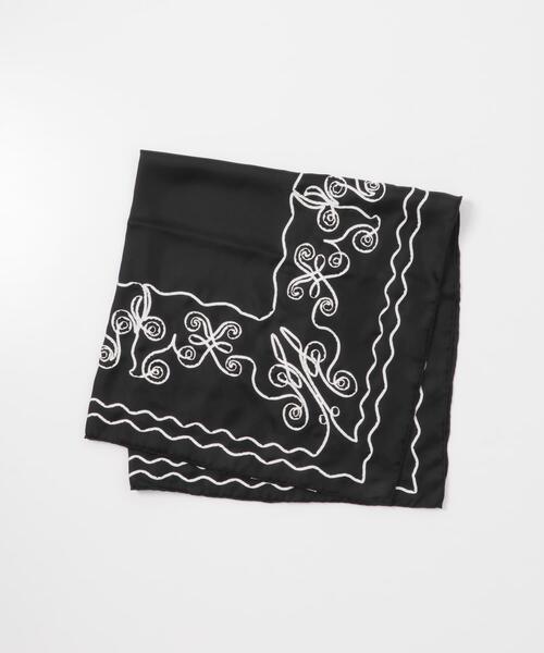 RODE SKO（ロデスコ）の「ASAUCE MELER　テープエンブロイダリーバンダナスカーフ（バンダナ/スカーフ・レディース・ブラック系その他/ホワイト系その他・ONE）」の3枚目の写真