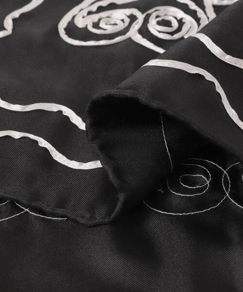 RODE SKO（ロデスコ）の「ASAUCE MELER　テープエンブロイダリーバンダナスカーフ（バンダナ/スカーフ・レディース・ブラック系その他/ホワイト系その他・ONE）」の5枚目の写真