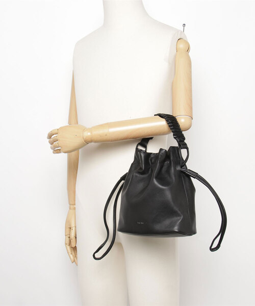 YArKA（ヤーカ）の「【YArKA/ヤーカ】real leather flat braided handle drawstring shoulder bag [bdbd6] / フラット編ハンドル巾着バッグ（ショルダーバッグ・メンズ・ブラック・FREE）」の22枚目の写真