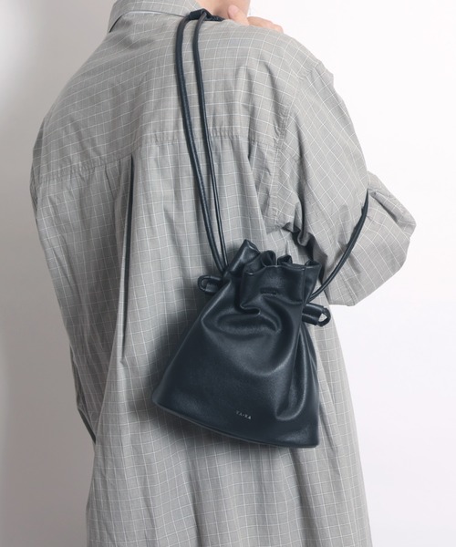 YArKA（ヤーカ）の「【YArKA/ヤーカ】real leather flat braided handle drawstring shoulder bag [bdbd6] / フラット編ハンドル巾着バッグ（ショルダーバッグ・メンズ・ブラック・FREE）」の5枚目の写真