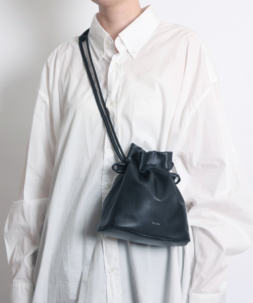 YArKA（ヤーカ）の「【YArKA/ヤーカ】real leather flat braided handle drawstring shoulder bag [bdbd6] / フラット編ハンドル巾着バッグ（ショルダーバッグ・メンズ・ブラック・FREE）」の13枚目の写真