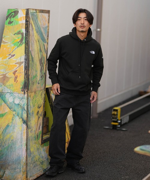 THE NORTH FACE(ザノースフェイス)の「THE NORTH FACE/ザ・ノース・フェイス プルオーバー パーカー ロゴ 裏毛 スクエアロゴフーディ― NT12333(パーカー・メンズ・ブラック/スモークグレー・M/L/XL/XXL)」の5枚目の写真