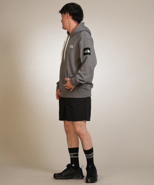 THE NORTH FACE(ザノースフェイス)の「THE NORTH FACE/ザ・ノース・フェイス プルオーバー パーカー ロゴ 裏毛 スクエアロゴフーディ― NT12333(パーカー・メンズ・ブラック/スモークグレー・M/L/XL/XXL)」の17枚目の写真