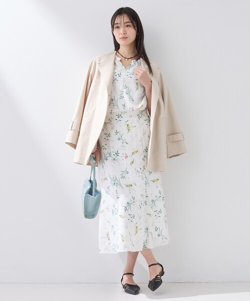 INDIVI(インディヴィ)の「【SETUP可能】モダンフラワー柄キャンディスリーブブラウス(シャツ/ブラウス・レディース・ネイビー系/ホワイト系その他・05/13/15 /38)」の6枚目の写真