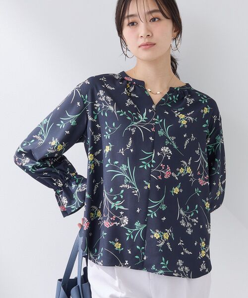 INDIVI(インディヴィ)の「【SETUP可能】モダンフラワー柄キャンディスリーブブラウス(シャツ/ブラウス・レディース・ネイビー系/ホワイト系その他・05/13/15 /38)」の8枚目の写真