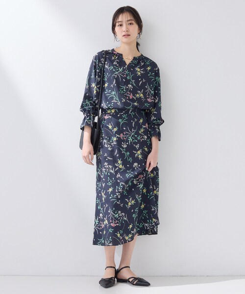 INDIVI(インディヴィ)の「【SETUP可能】モダンフラワー柄キャンディスリーブブラウス(シャツ/ブラウス・レディース・ネイビー系/ホワイト系その他・05/13/15 /38)」の10枚目の写真