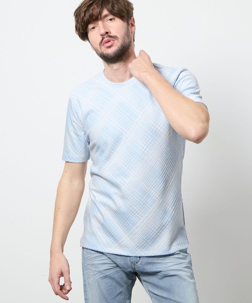 HIDEAWAYS NICOLE（ハイダウェイニコル）の「バイアスブリスターチェックジャカード クルーネック半袖プルオーバー（Tシャツ/カットソー・メンズ・ブルー/ホワイト×ブラック/ホワイト×ブルー/ホワイト×ライトグレー/ブラック×グレー・MEDIUM/LARGE/X-LARGE）」の2枚目の写真