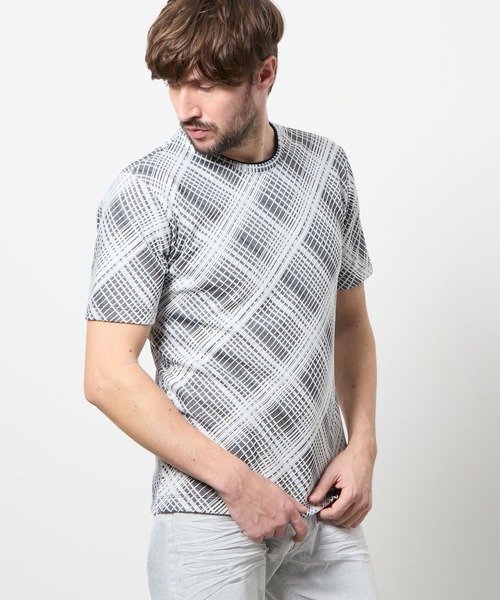 HIDEAWAYS NICOLE（ハイダウェイニコル）の「バイアスブリスターチェックジャカード クルーネック半袖プルオーバー（Tシャツ/カットソー・メンズ・ブルー/ホワイト×ブラック/ホワイト×ブルー/ホワイト×ライトグレー/ブラック×グレー・MEDIUM/LARGE/X-LARGE）」の3枚目の写真