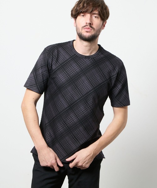 HIDEAWAYS NICOLE（ハイダウェイニコル）の「バイアスブリスターチェックジャカード クルーネック半袖プルオーバー（Tシャツ/カットソー・メンズ・ブルー/ホワイト×ブラック/ホワイト×ブルー/ホワイト×ライトグレー/ブラック×グレー・MEDIUM/LARGE/X-LARGE）」の4枚目の写真