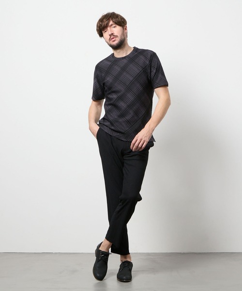 HIDEAWAYS NICOLE（ハイダウェイニコル）の「バイアスブリスターチェックジャカード クルーネック半袖プルオーバー（Tシャツ/カットソー・メンズ・ブルー/ホワイト×ブラック/ホワイト×ブルー/ホワイト×ライトグレー/ブラック×グレー・MEDIUM/LARGE/X-LARGE）」の8枚目の写真