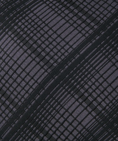 HIDEAWAYS NICOLE（ハイダウェイニコル）の「バイアスブリスターチェックジャカード クルーネック半袖プルオーバー（Tシャツ/カットソー・メンズ・ブルー/ホワイト×ブラック/ホワイト×ブルー/ホワイト×ライトグレー/ブラック×グレー・MEDIUM/LARGE/X-LARGE）」の9枚目の写真