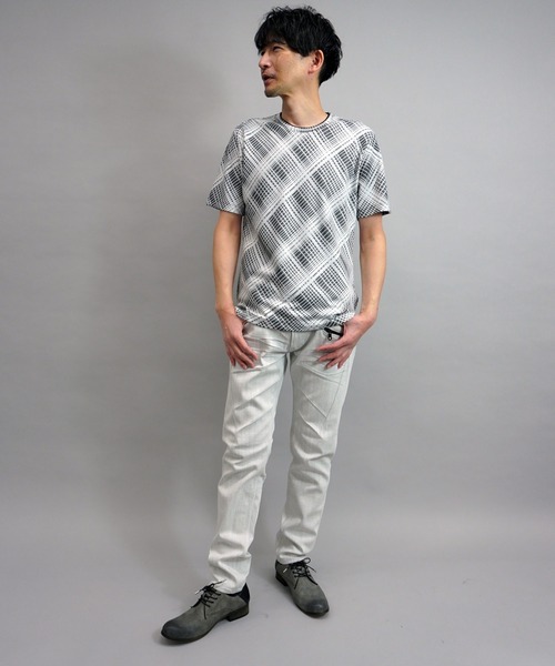 HIDEAWAYS NICOLE（ハイダウェイニコル）の「バイアスブリスターチェックジャカード クルーネック半袖プルオーバー（Tシャツ/カットソー・メンズ・ブルー/ホワイト×ブラック/ホワイト×ブルー/ホワイト×ライトグレー/ブラック×グレー・MEDIUM/LARGE/X-LARGE）」の7枚目の写真