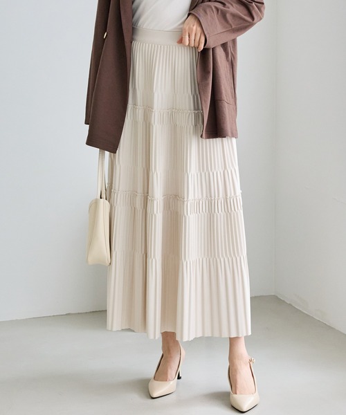 LAVEANGE(ラビアンジェ)の「プリーツティアードロングスカート(スカート・レディース・ブラック/チャコールグレー/ライトベージュ・5L/4L/3L/LL/M)」の3枚目の写真