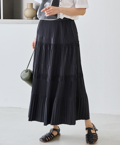 LAVEANGE(ラビアンジェ)の「プリーツティアードロングスカート(スカート・レディース・ブラック/チャコールグレー/ライトベージュ・5L/4L/3L/LL/M)」の1枚目の写真