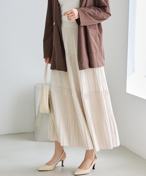 LAVEANGE(ラビアンジェ)の「プリーツティアードロングスカート(スカート・レディース・ブラック/チャコールグレー/ライトベージュ・5L/4L/3L/LL/M)」の14枚目の写真