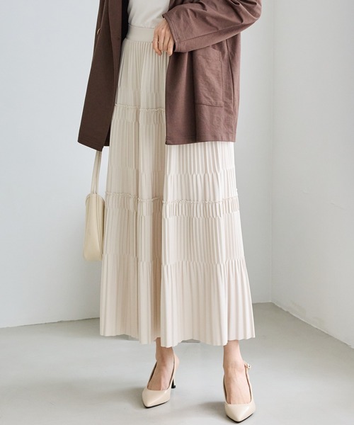 LAVEANGE(ラビアンジェ)の「プリーツティアードロングスカート(スカート・レディース・ブラック/チャコールグレー/ライトベージュ・5L/4L/3L/LL/M)」の15枚目の写真