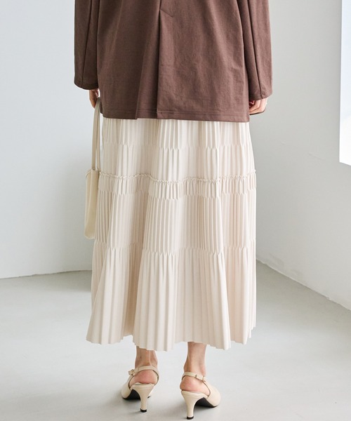 LAVEANGE(ラビアンジェ)の「プリーツティアードロングスカート(スカート・レディース・ブラック/チャコールグレー/ライトベージュ・5L/4L/3L/LL/M)」の17枚目の写真