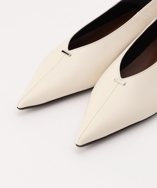 COMME CA（コムサ）の「メタルモチーフポインテッドトゥ パンプス（パンプス・レディース・アイボリー・M/L）」の5枚目の写真