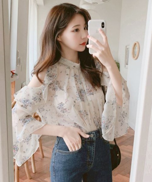 NoBelle(ノベル)の「花柄 オフショルダーブラウス(シャツ/ブラウス・レディース・ピンク/ホワイト・M/S)」の1枚目の写真