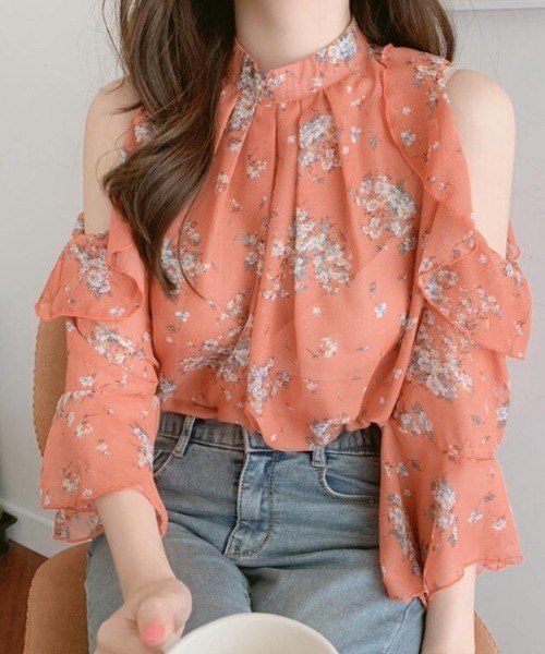 NoBelle(ノベル)の「花柄 オフショルダーブラウス(シャツ/ブラウス・レディース・ピンク/ホワイト・M/S)」の2枚目の写真