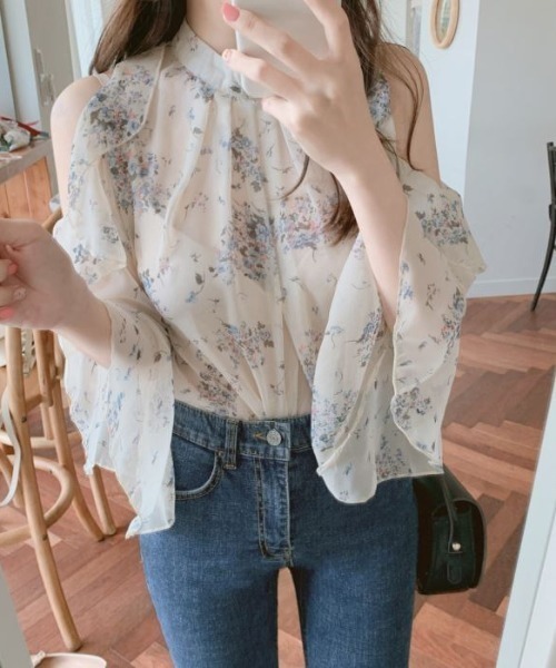 NoBelle(ノベル)の「花柄 オフショルダーブラウス(シャツ/ブラウス・レディース・ピンク/ホワイト・M/S)」の3枚目の写真