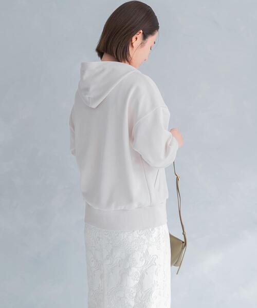 URBAN RESEARCH ROSSO WOMEN（アーバンリサーチ　ロッソ）の「『WEB限定』『UR TECH』オーバーZIPパーカー（パーカー・レディース・ライトベージュ/グレー/ブラウン/ブルー系その他・FREE）」の11枚目の写真