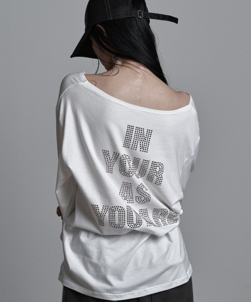 as you are(アズユーアー)の「◇ASYOUARE◇クロスライン オフショルダー Tシャツ CROSS LINE OFF-SHOULDER T-SHIRT(Tシャツ/カットソー・レディース・ブラック/ホワイト・FREE)」の2枚目の写真