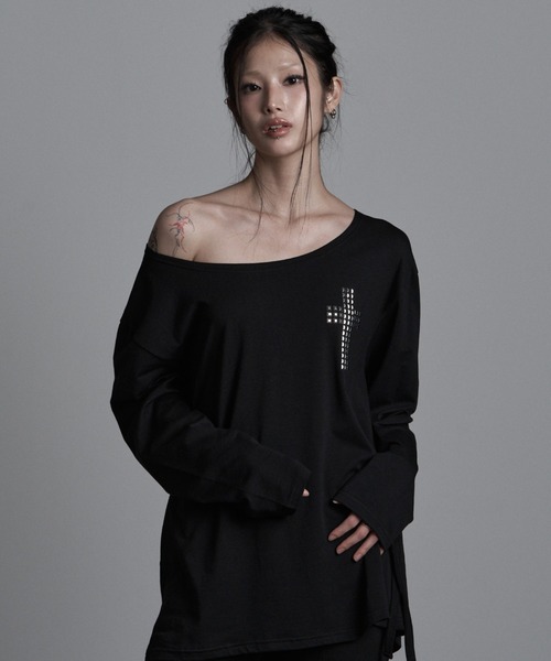 as you are(アズユーアー)の「◇ASYOUARE◇クロスライン オフショルダー Tシャツ CROSS LINE OFF-SHOULDER T-SHIRT(Tシャツ/カットソー・レディース・ブラック/ホワイト・FREE)」の1枚目の写真