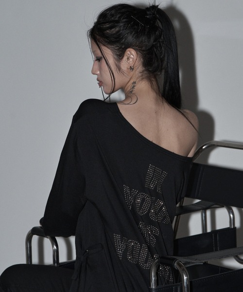as you are(アズユーアー)の「◇ASYOUARE◇クロスライン オフショルダー Tシャツ CROSS LINE OFF-SHOULDER T-SHIRT(Tシャツ/カットソー・レディース・ブラック/ホワイト・FREE)」の16枚目の写真