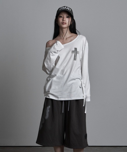 as you are(アズユーアー)の「◇ASYOUARE◇クロスライン オフショルダー Tシャツ CROSS LINE OFF-SHOULDER T-SHIRT(Tシャツ/カットソー・レディース・ブラック/ホワイト・FREE)」の11枚目の写真