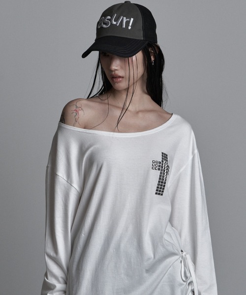 as you are(アズユーアー)の「◇ASYOUARE◇クロスライン オフショルダー Tシャツ CROSS LINE OFF-SHOULDER T-SHIRT(Tシャツ/カットソー・レディース・ブラック/ホワイト・FREE)」の13枚目の写真