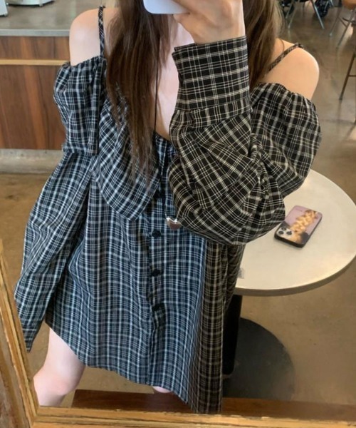 SallyLunn（サリーラン）の「フリルネック オフショルダーチェックブラウス（シャツ/ブラウス・レディース・ブラック・X-LARGE/LARGE）」の12枚目の写真